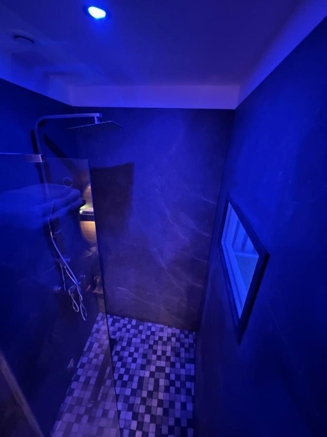 Chic & Jacuzzi Lejlighed Givors Eksteriør billede