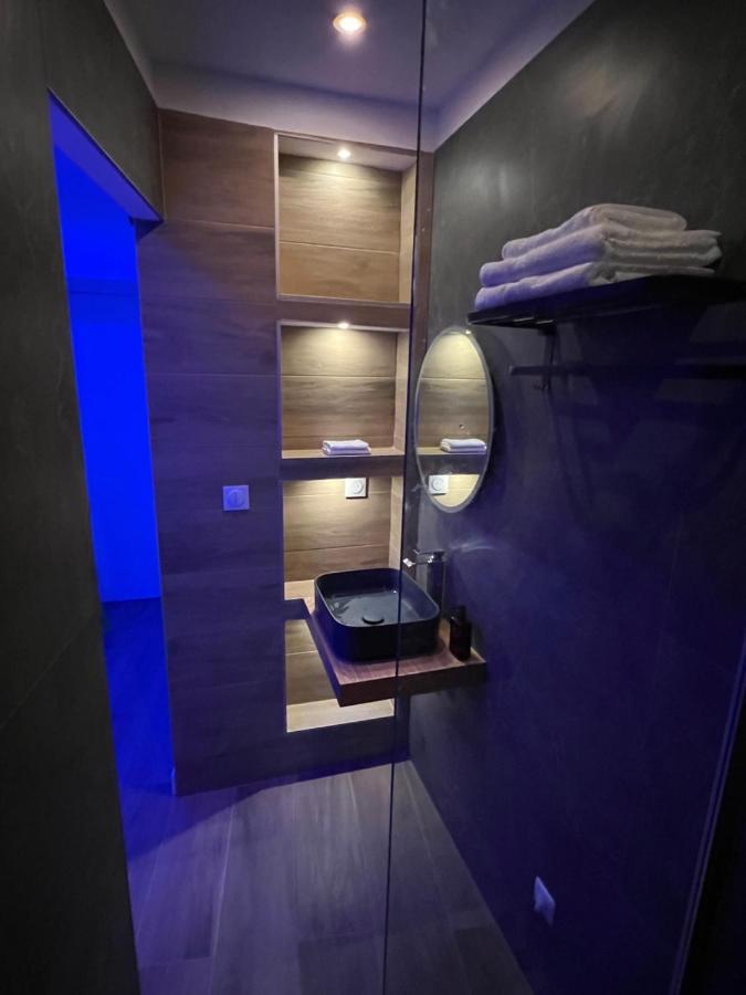 Chic & Jacuzzi Lejlighed Givors Eksteriør billede